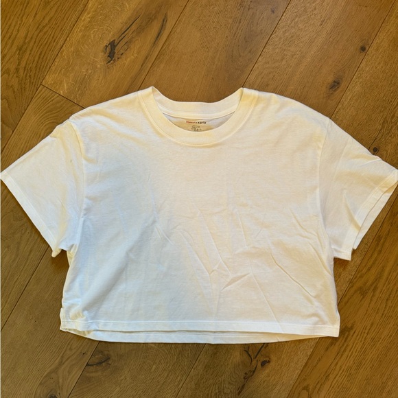 Hanes x Karlie White Cropped Tee - Picture 1 of 2
